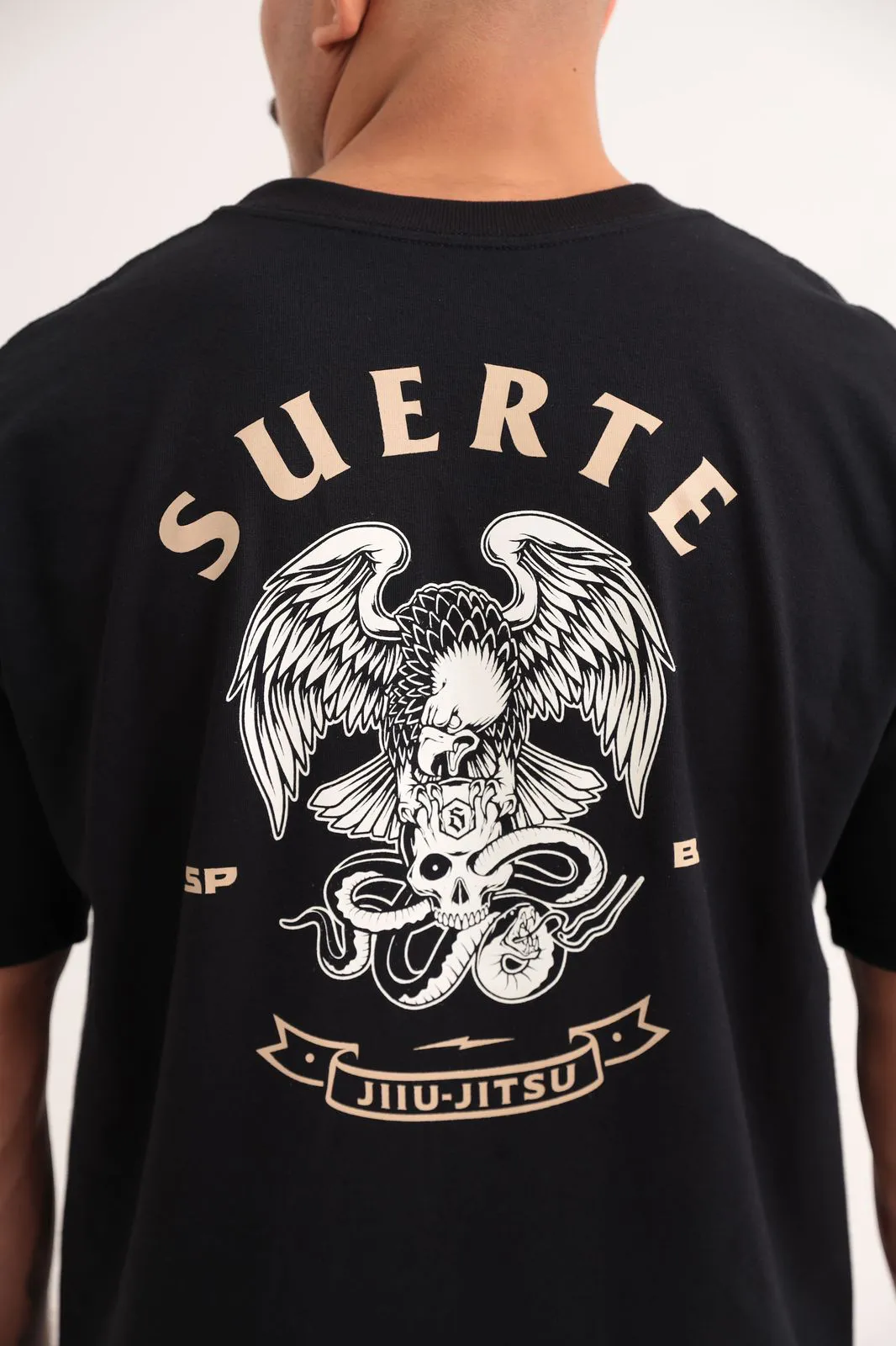 REMERA AGUILA